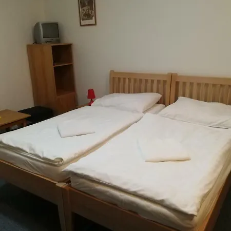 Zoo Pod Hresnou Guest house *